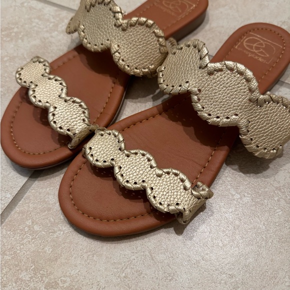 Elegant Gold Sandals - Picture 1 of 4